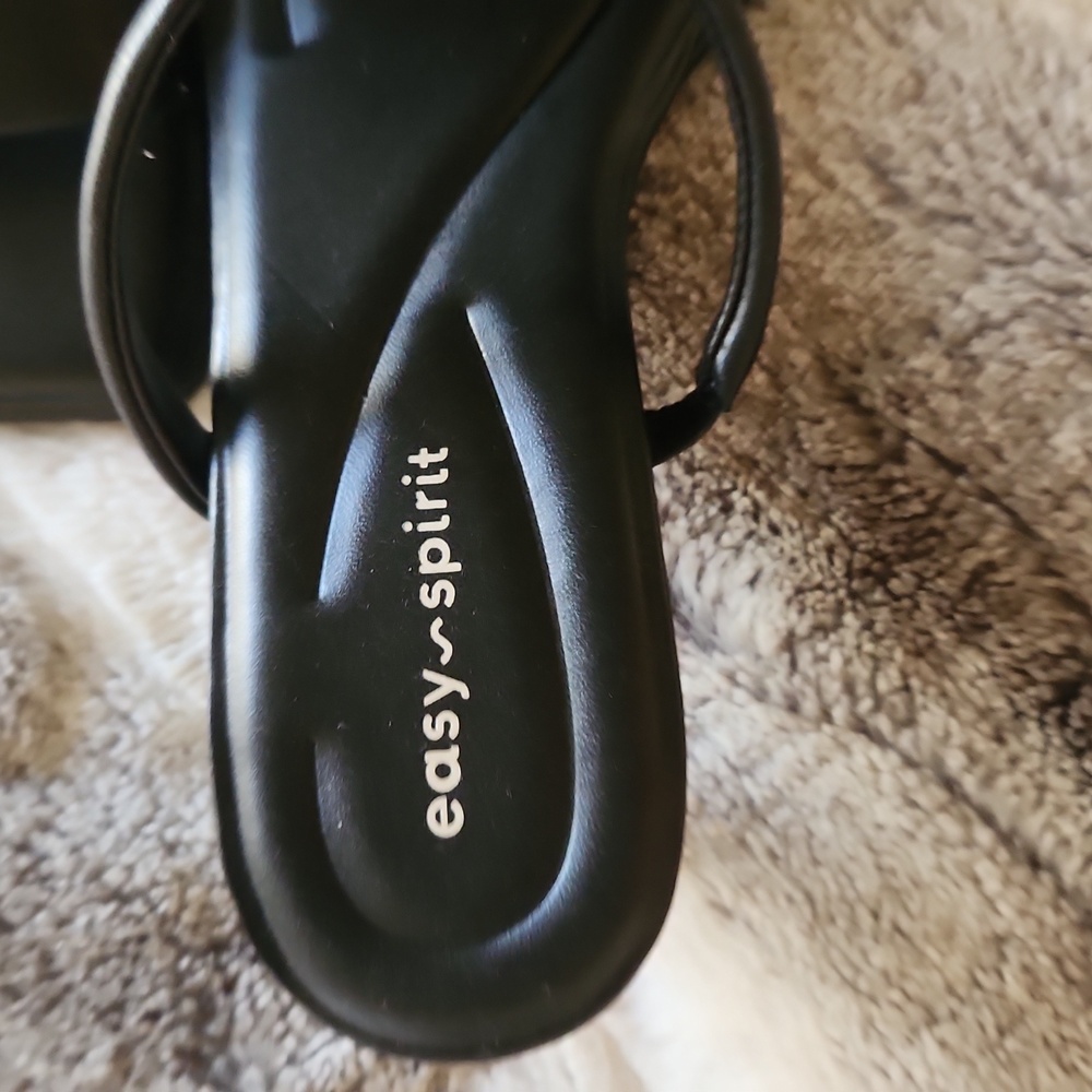 Easy Spirit Women's Black Kitten Heel Sandals - Picture 2 of 4